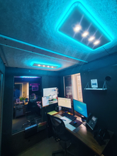 Load image into Gallery viewer, Studio Light